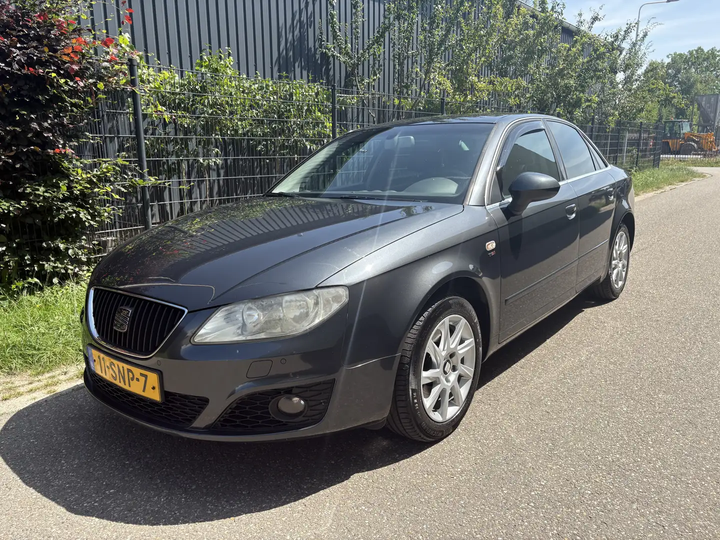 SEAT Exeo 1.8 TSI Businessline High / LEER / NAVI / CRUISE / Gris - 1