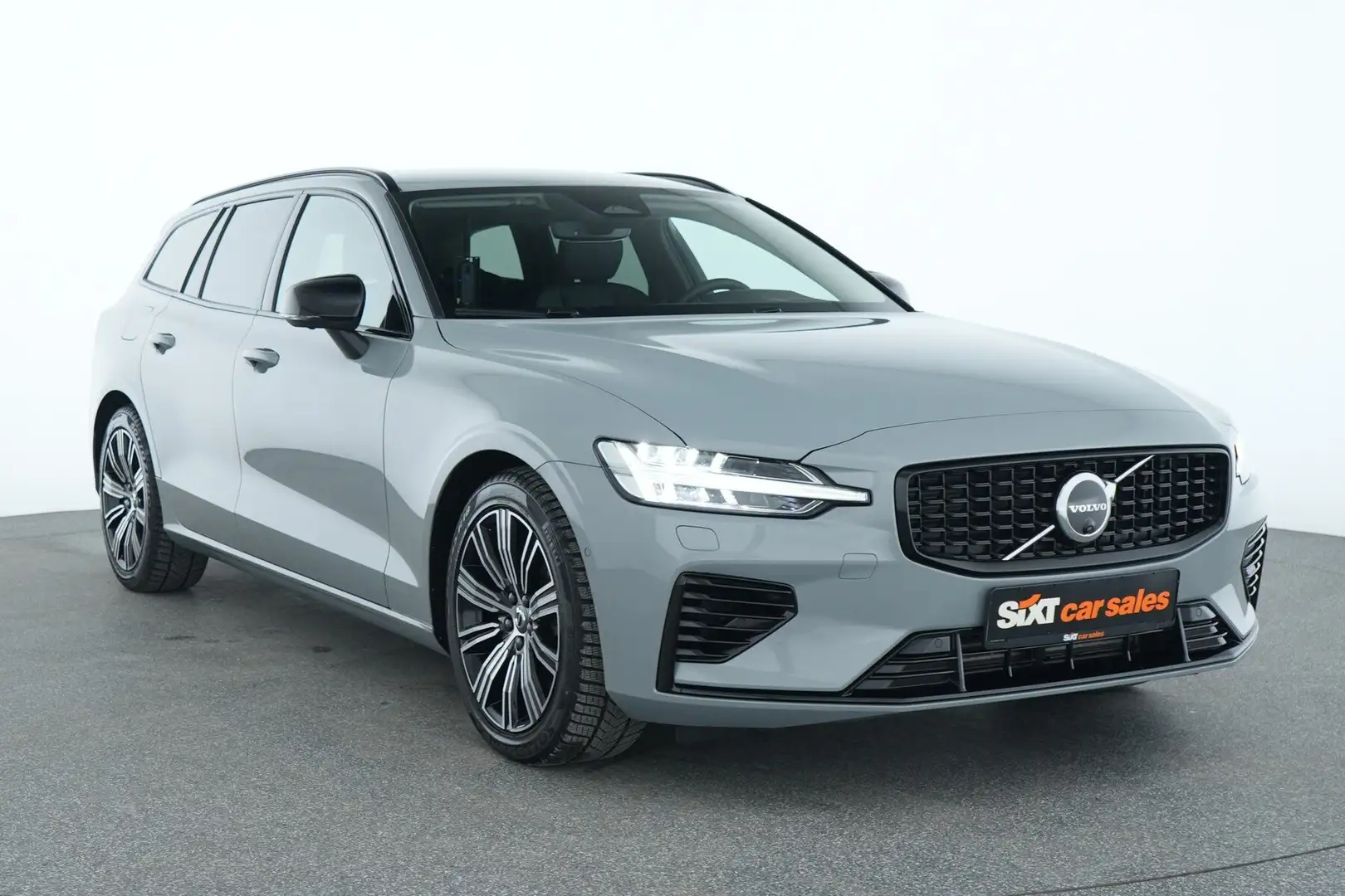 Volvo V60 Plus Dark T6 AWD  LED|ACC|HUD|harman|360°Kam Grau - 1