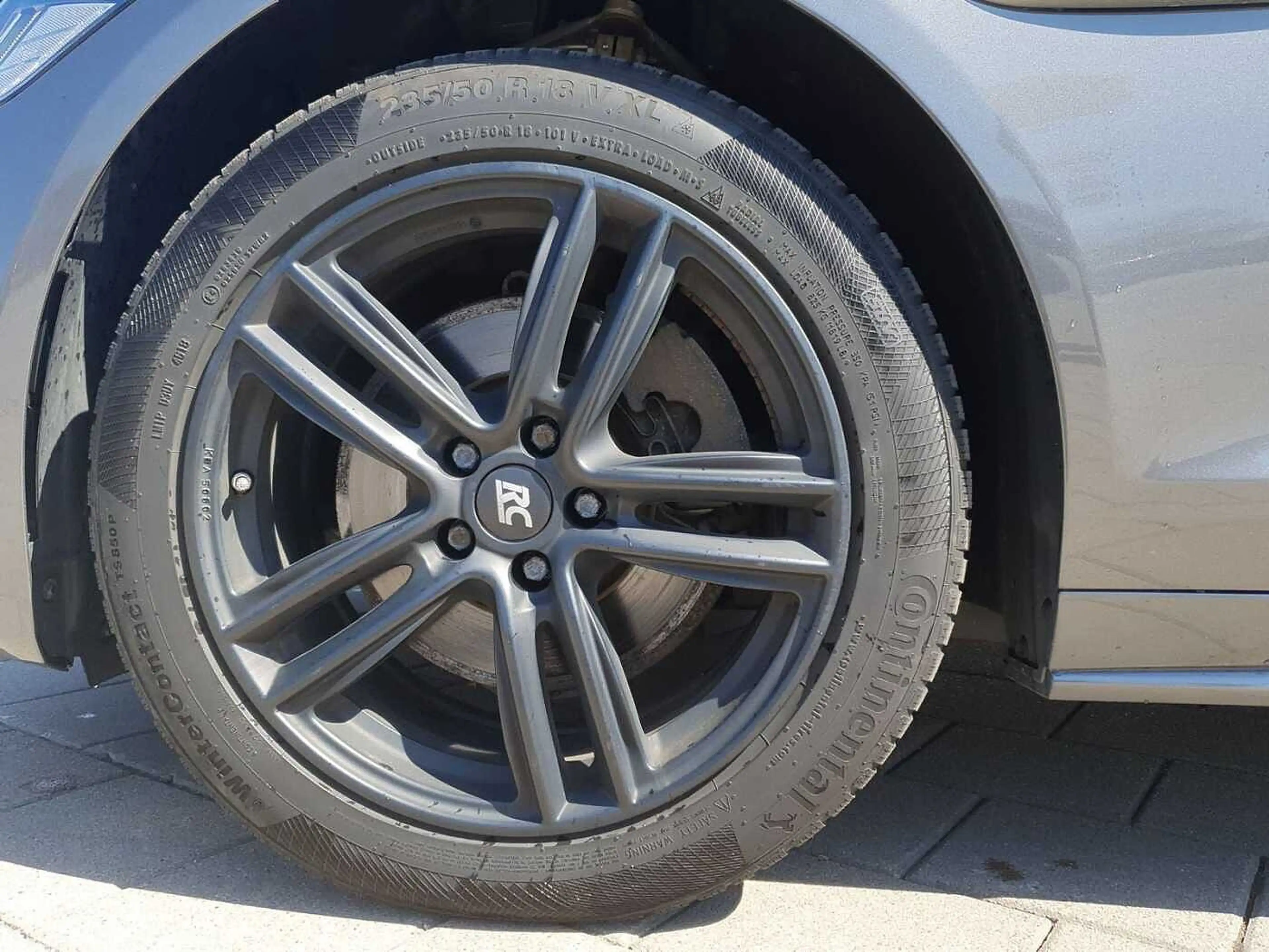 Jaguar XF 25d AWD — photo 9