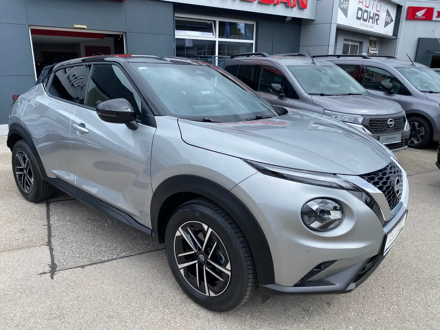Nissan Juke Juke 1,0 DIG-T N-Connecta N-Connecta Silber - 2
