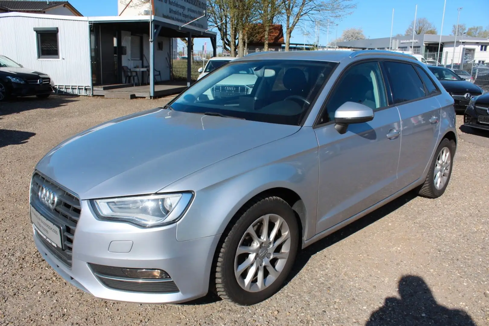 Audi A3 SB attraction 1.6 TDI*NAVI-MMI*1.Hd.*Bi-Xenon Silber - 1