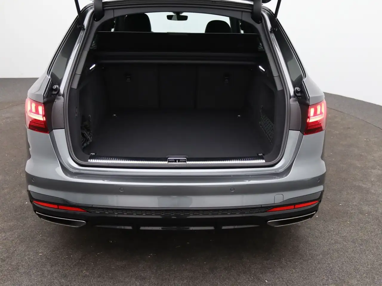 Audi A4 competition edition 40TFSI quattro/ AHK 8