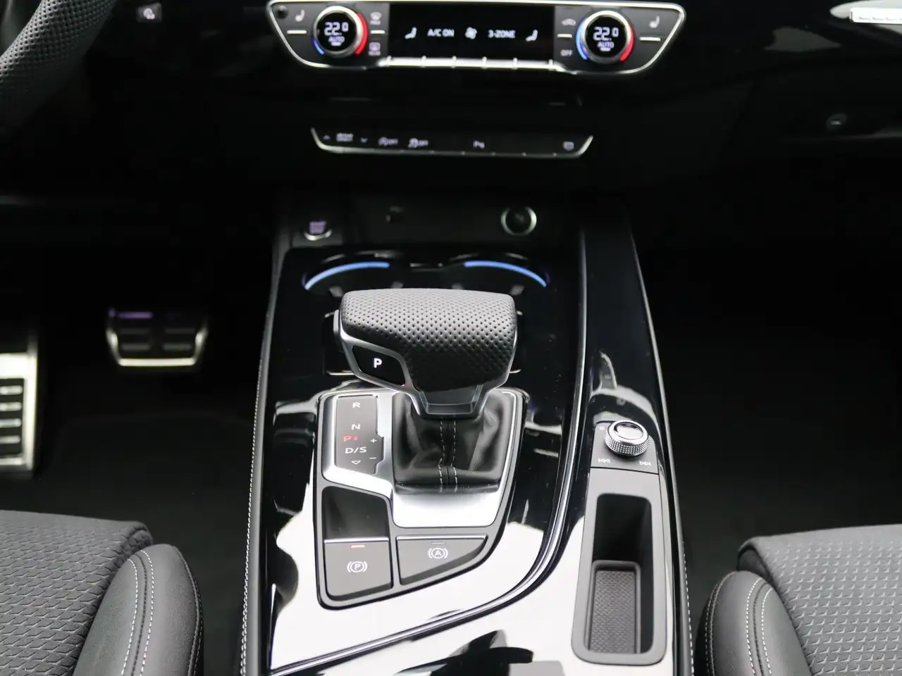 Audi A4 competition edition 40TFSI quattro/ AHK 13