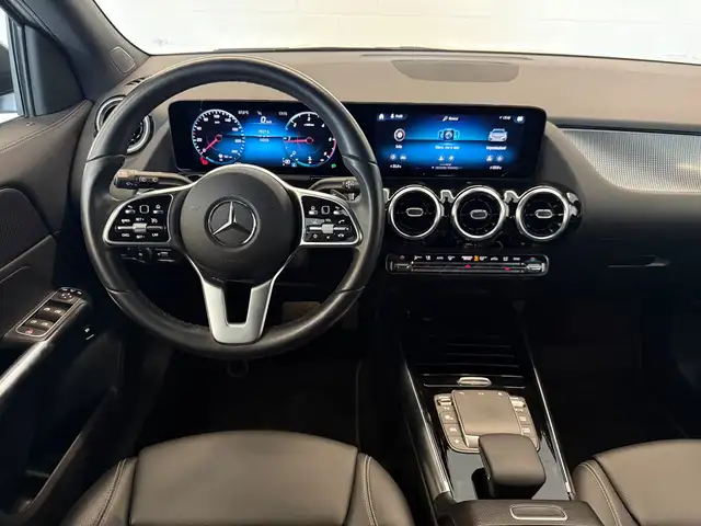 Mercedes-Benz GLA view 15