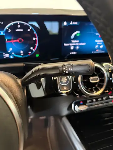 Mercedes-Benz GLA view 19