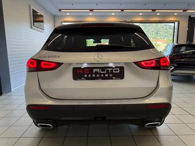 Mercedes-Benz GLA view 9