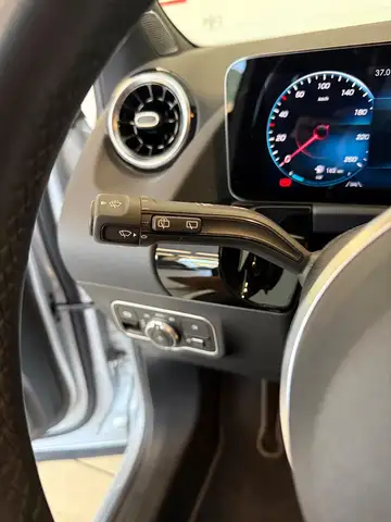 Mercedes-Benz GLA view 18