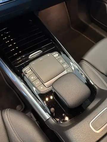 Mercedes-Benz GLA view 27