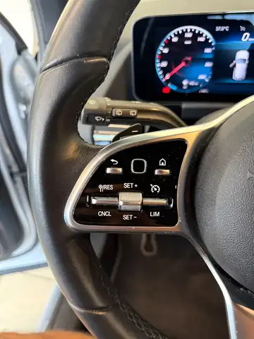 Mercedes-Benz GLA view 16