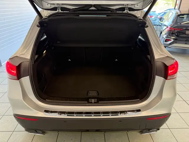 Mercedes-Benz GLA view 10