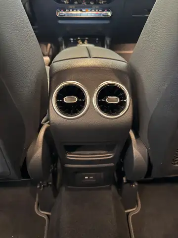 Mercedes-Benz GLA view 25