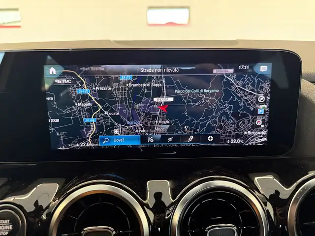 Mercedes-Benz GLA view 22