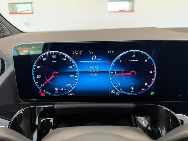 Mercedes-Benz GLA view 20