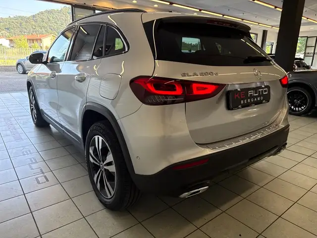 Mercedes-Benz GLA view 5