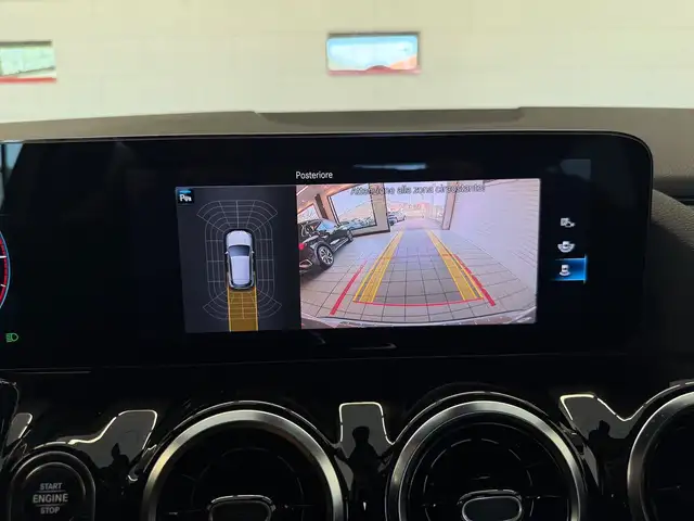 Mercedes-Benz GLA view 21