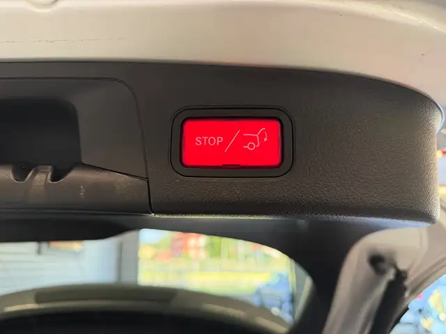 Mercedes-Benz GLA view 11