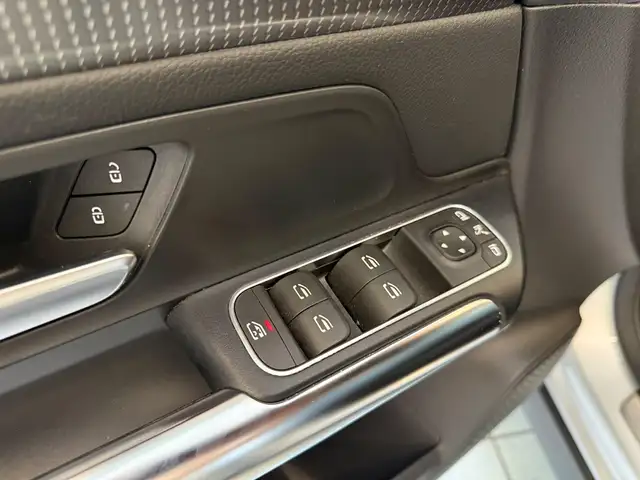 Mercedes-Benz GLA view 26