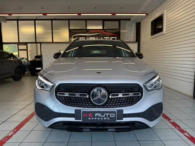 Mercedes-Benz GLA view 8