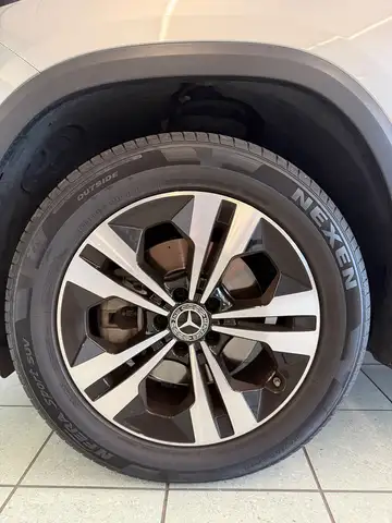 Mercedes-Benz GLA view 28