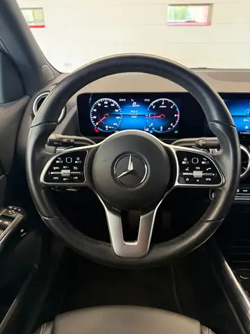 Mercedes-Benz GLA view 14