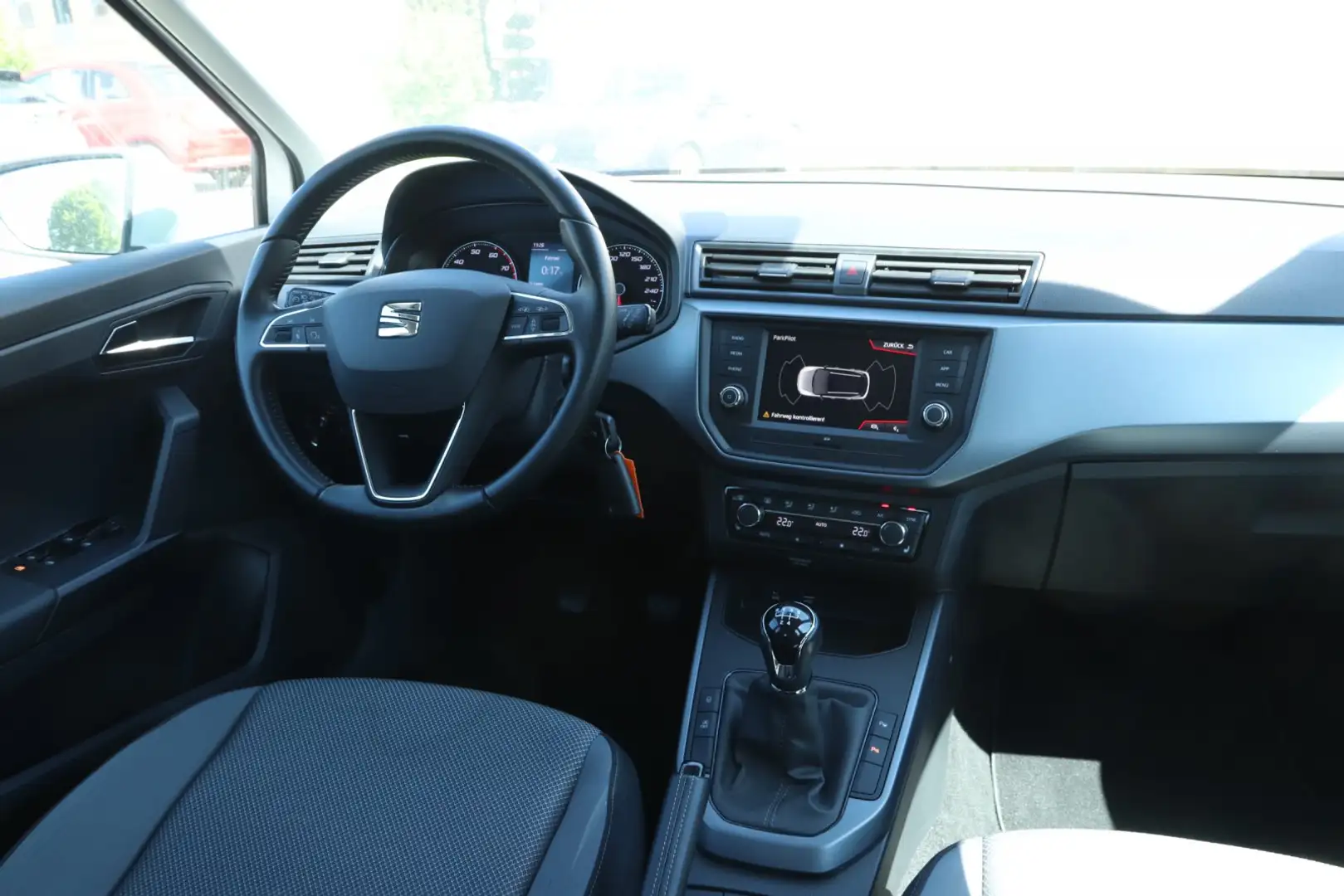 SEAT Arona 1.0 TSI Style ALU*KLIMAAUTOMATIK*SHZ Wit - 2