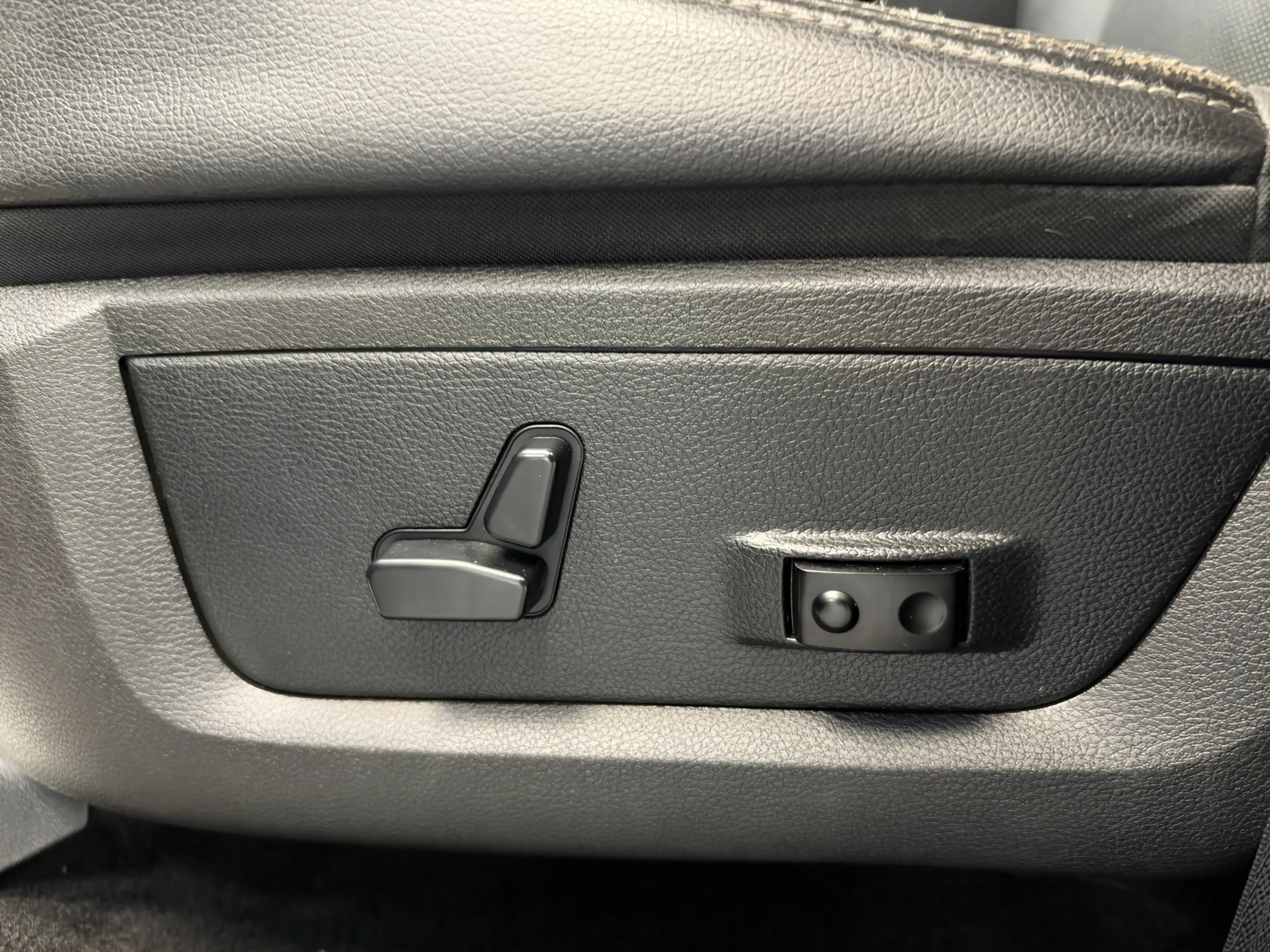 Dodge RAM 1500 5.7 V8 4x4 Crew Cab Sport Sidesteps Alpine So — photo 8