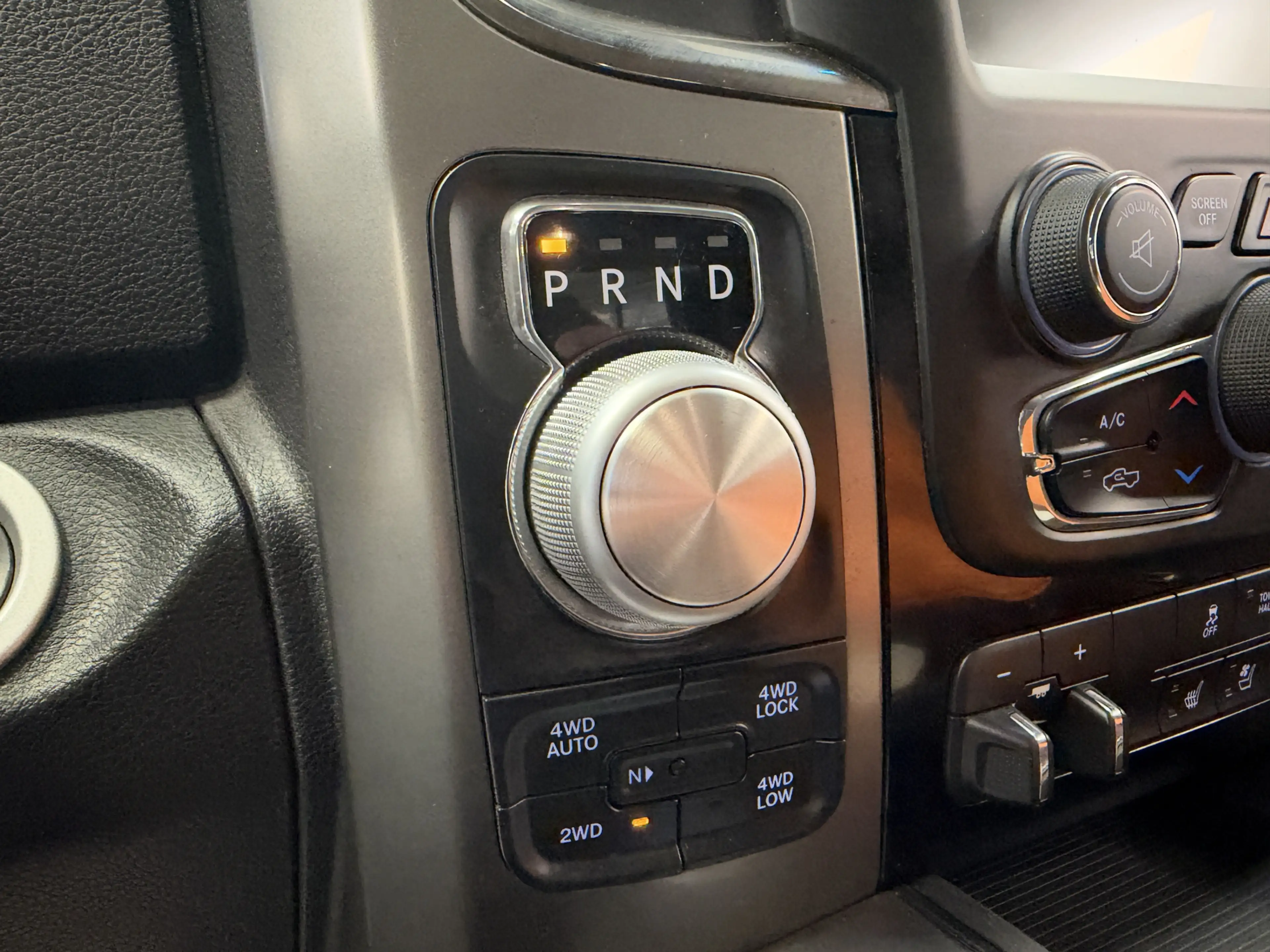 Dodge RAM 1500 5.7 V8 4x4 Crew Cab Sport Sidesteps Alpine So — photo 9
