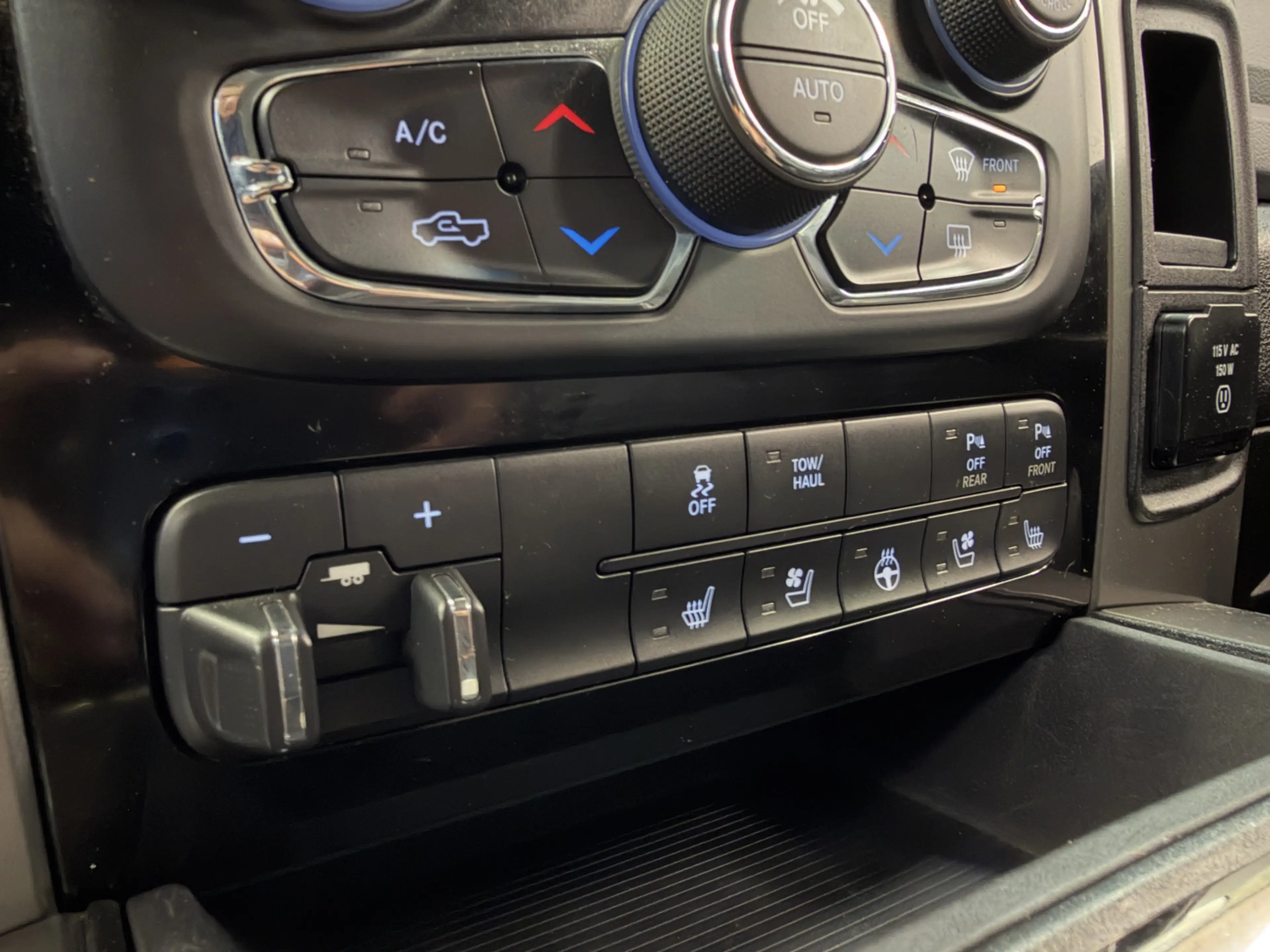 Dodge RAM 1500 5.7 V8 4x4 Crew Cab Sport Sidesteps Alpine So — photo 14