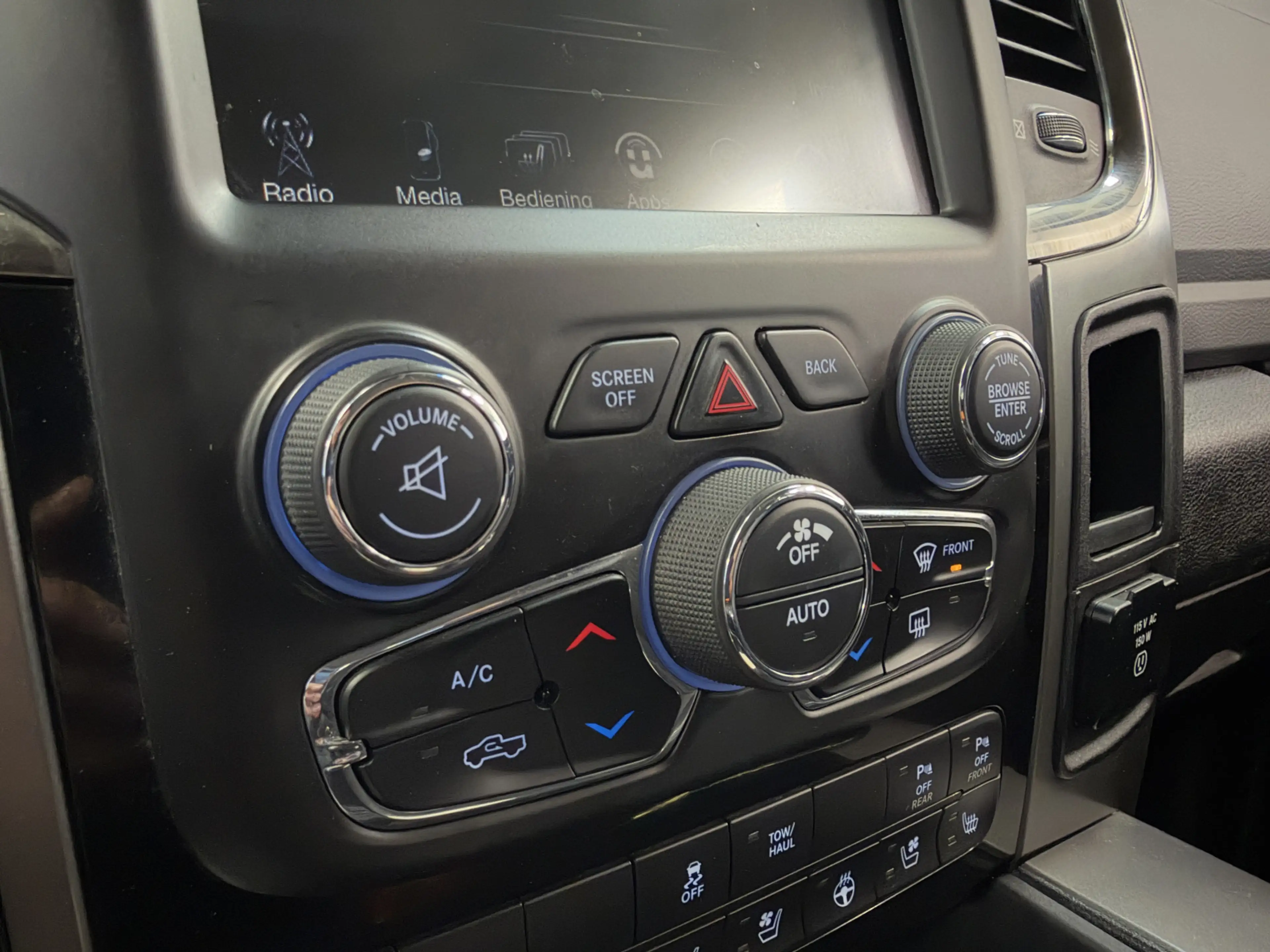 Dodge RAM 1500 5.7 V8 4x4 Crew Cab Sport Sidesteps Alpine So — photo 13