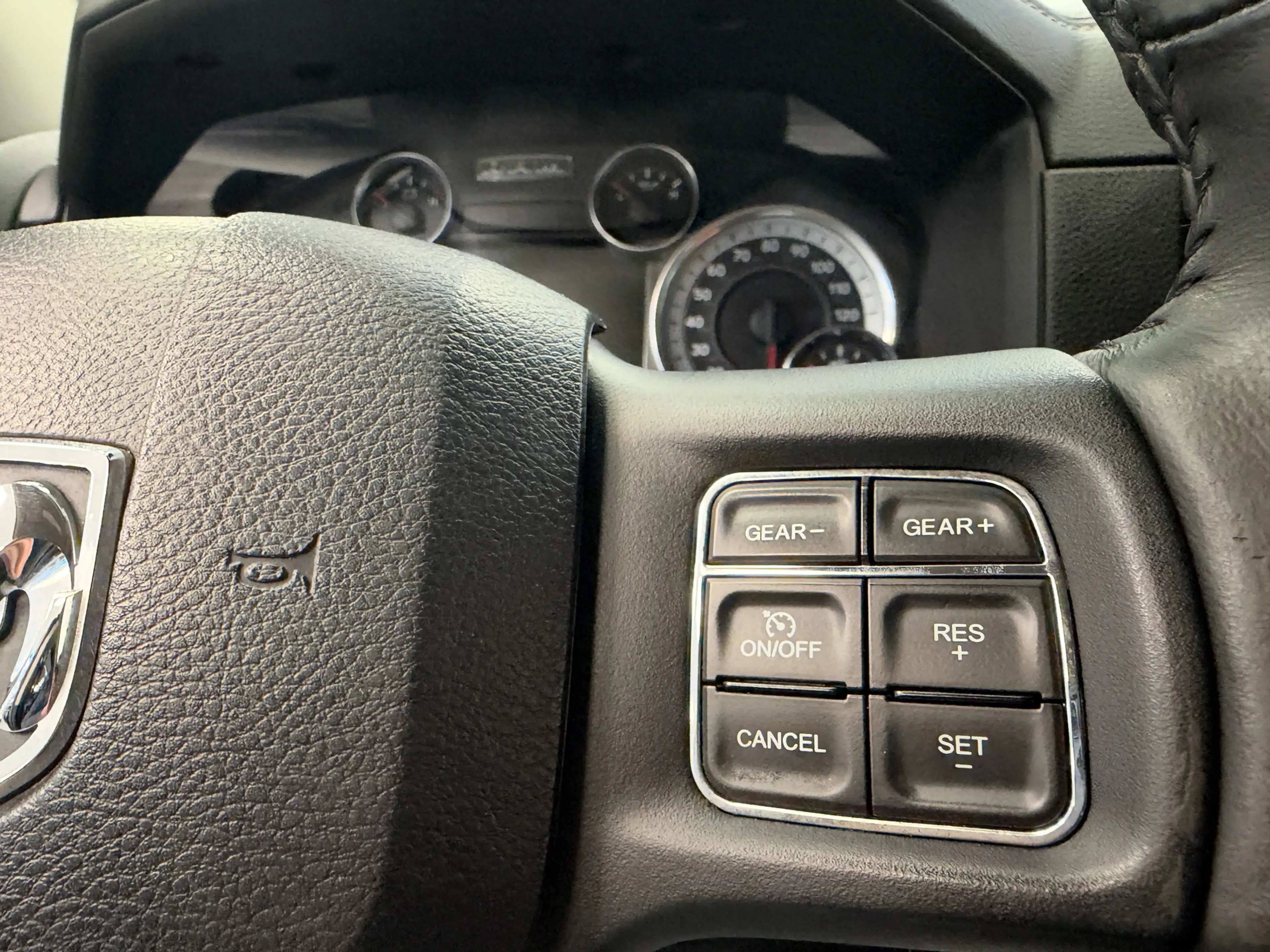 Dodge RAM 1500 5.7 V8 4x4 Crew Cab Sport Sidesteps Alpine So — photo 7