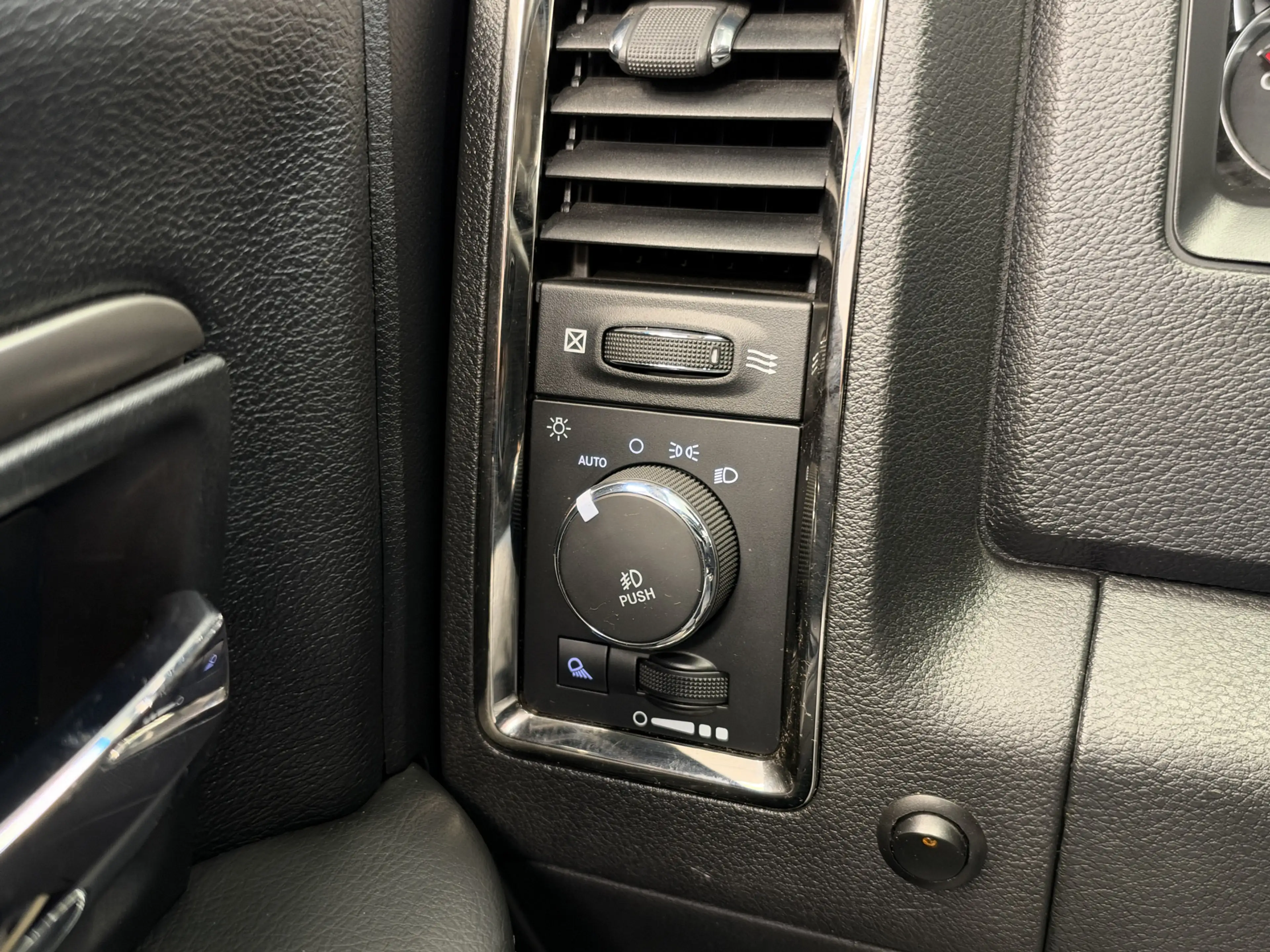 Dodge RAM 1500 5.7 V8 4x4 Crew Cab Sport Sidesteps Alpine So — photo 12