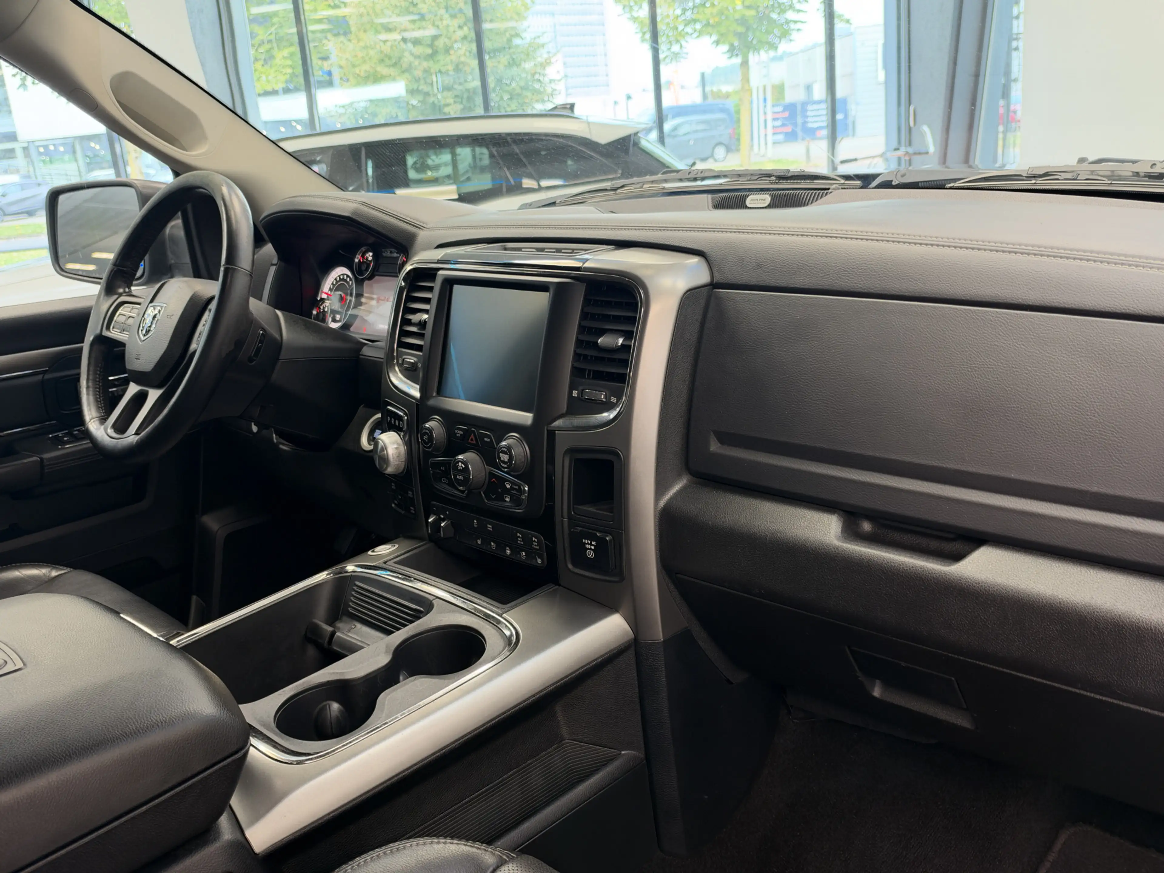 Dodge RAM 1500 5.7 V8 4x4 Crew Cab Sport Sidesteps Alpine So — photo 5