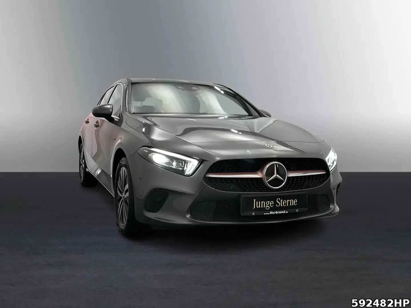 Mercedes-Benz A 250 Progressive  MULTIBEAM 360° DISTRONIC Grau - 2