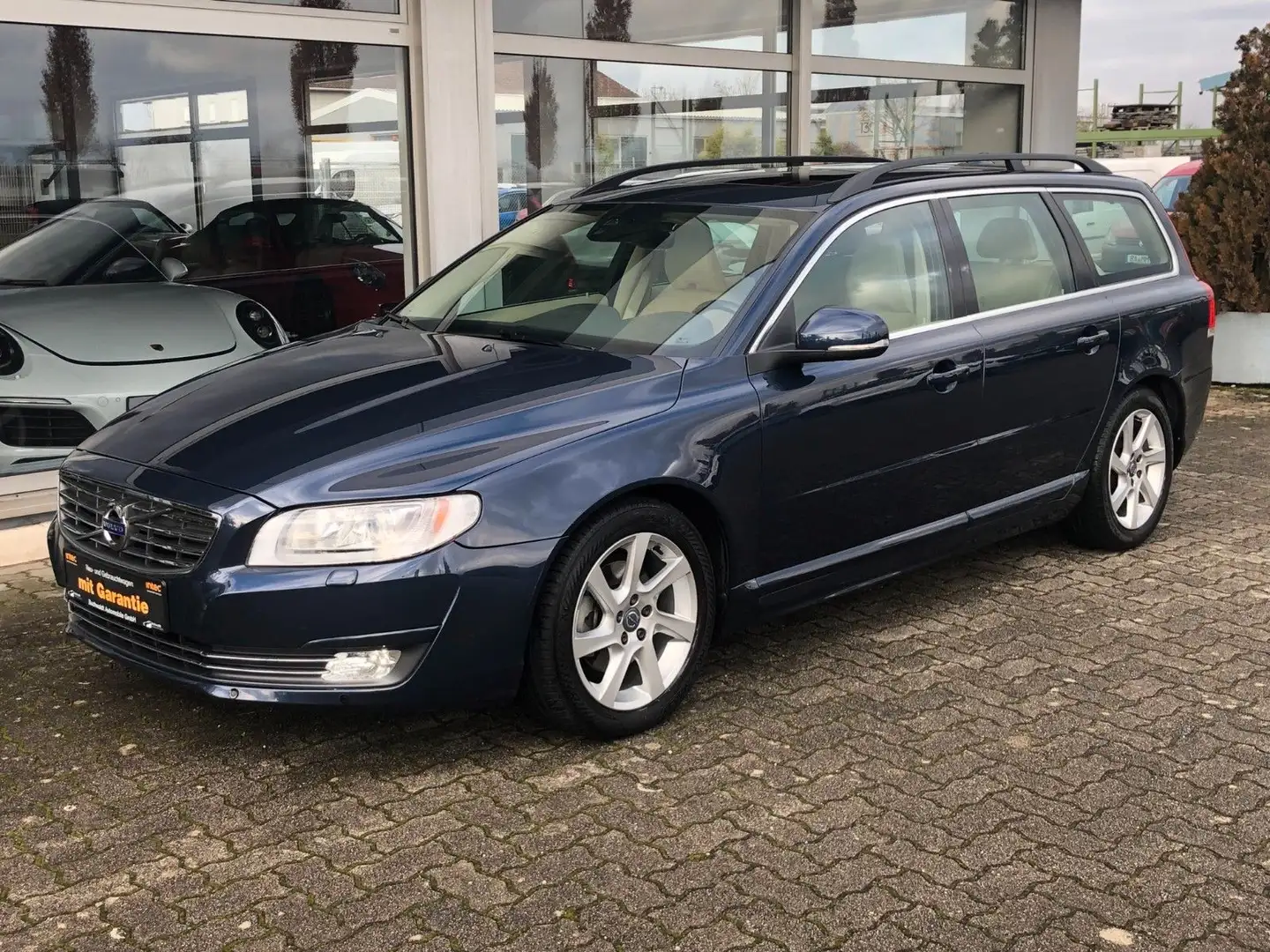 Volvo V70 D2 Kombi Momentum org. 72tKM Modrá - 1