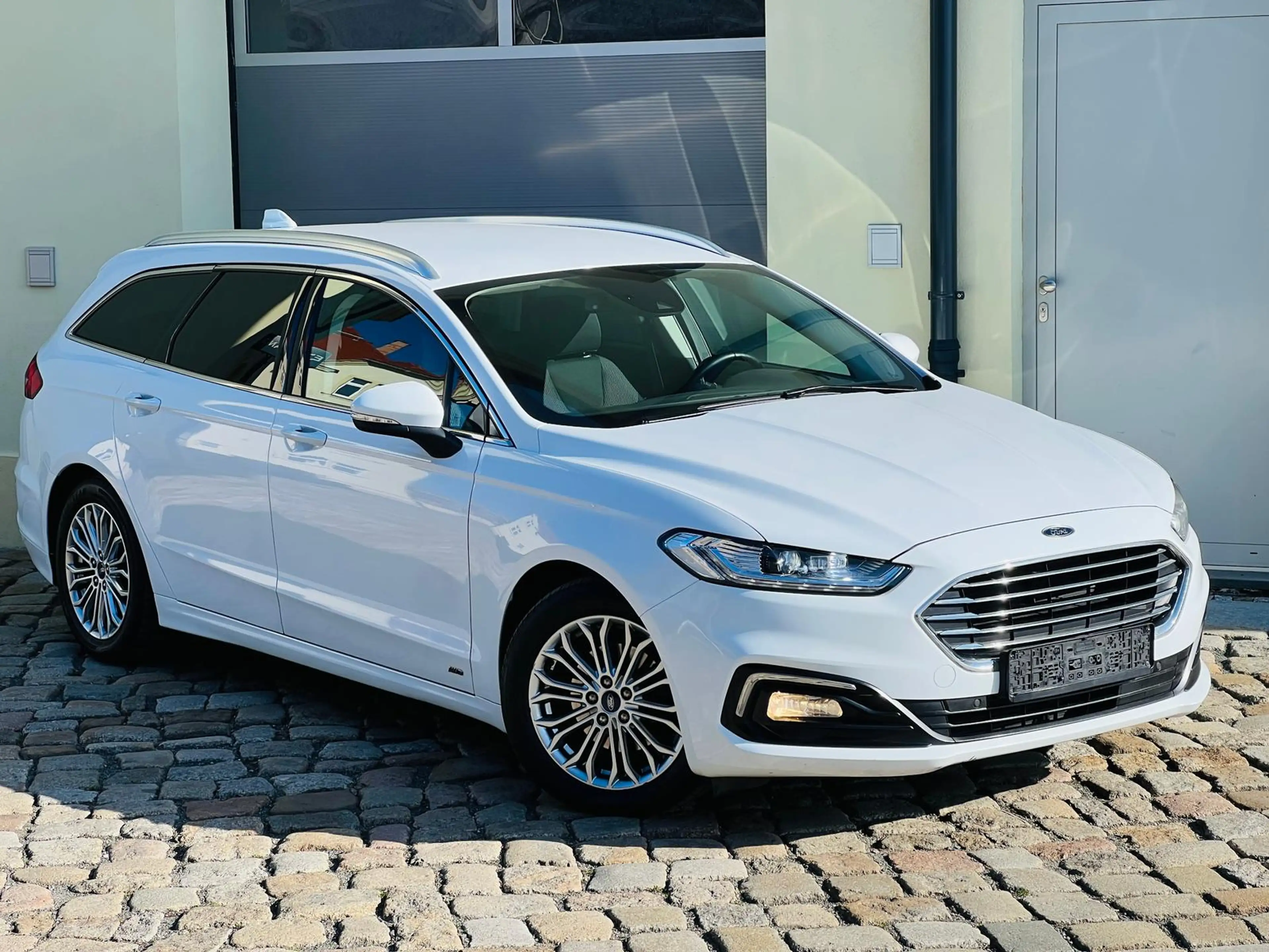 Ford Mondeo 2.0 EcoBlue Titanium AWD +AHK+CAM+LED+ — photo 3
