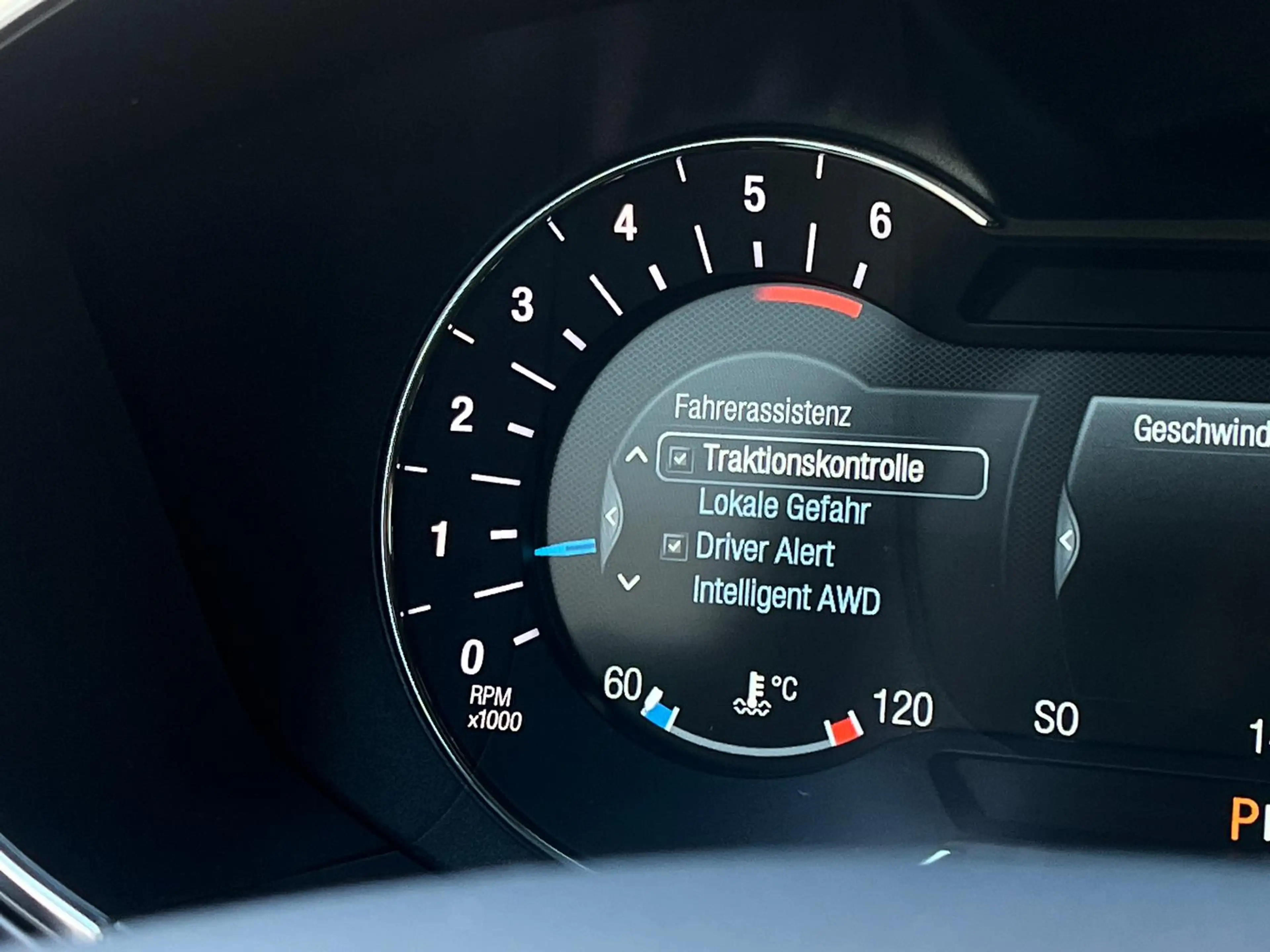 Ford Mondeo 2.0 EcoBlue Titanium AWD +AHK+CAM+LED+ — photo 12