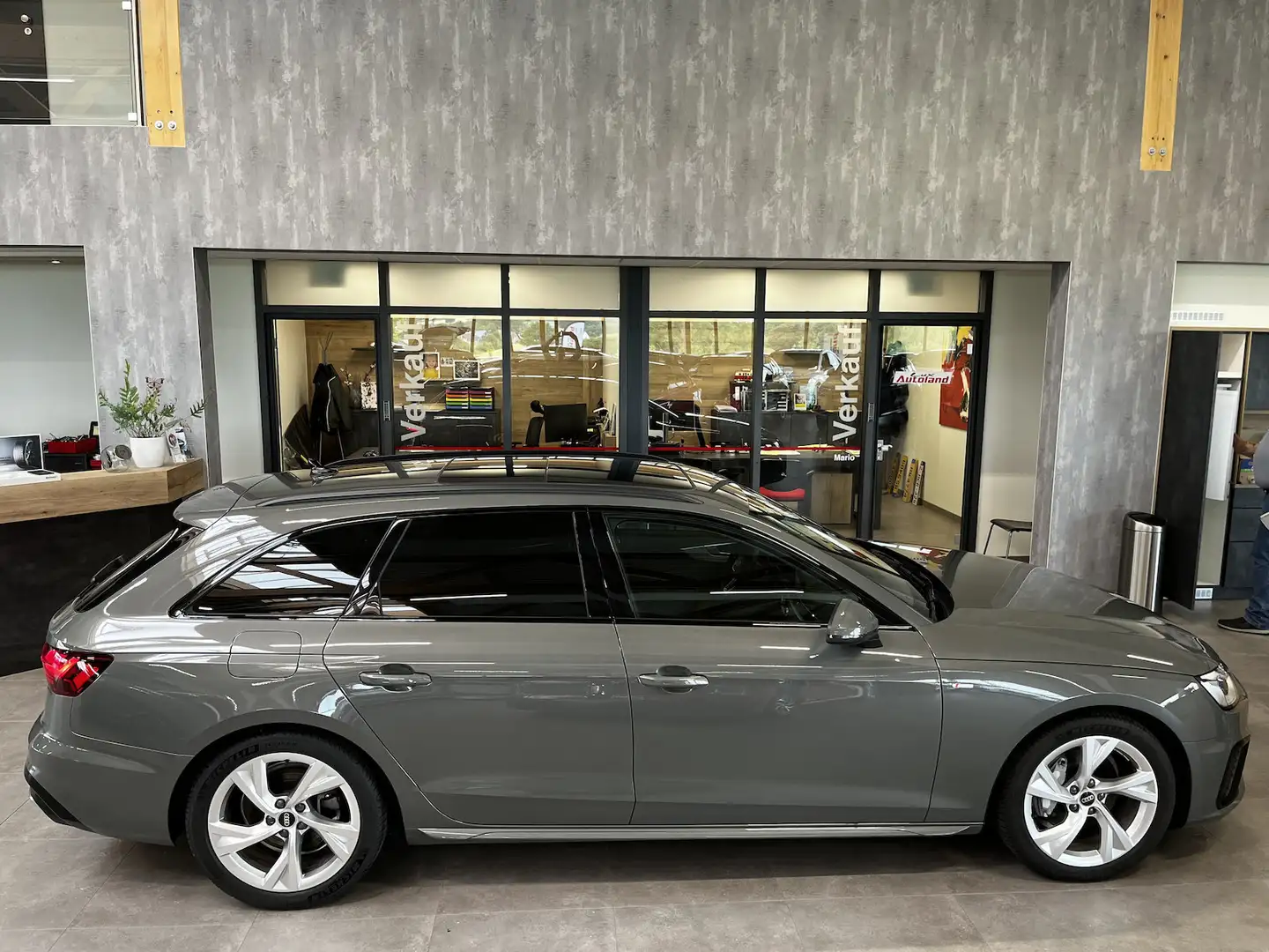 Audi A4 Avant 40 TDI S line Pano Navi LED ACC Black Gris - 2