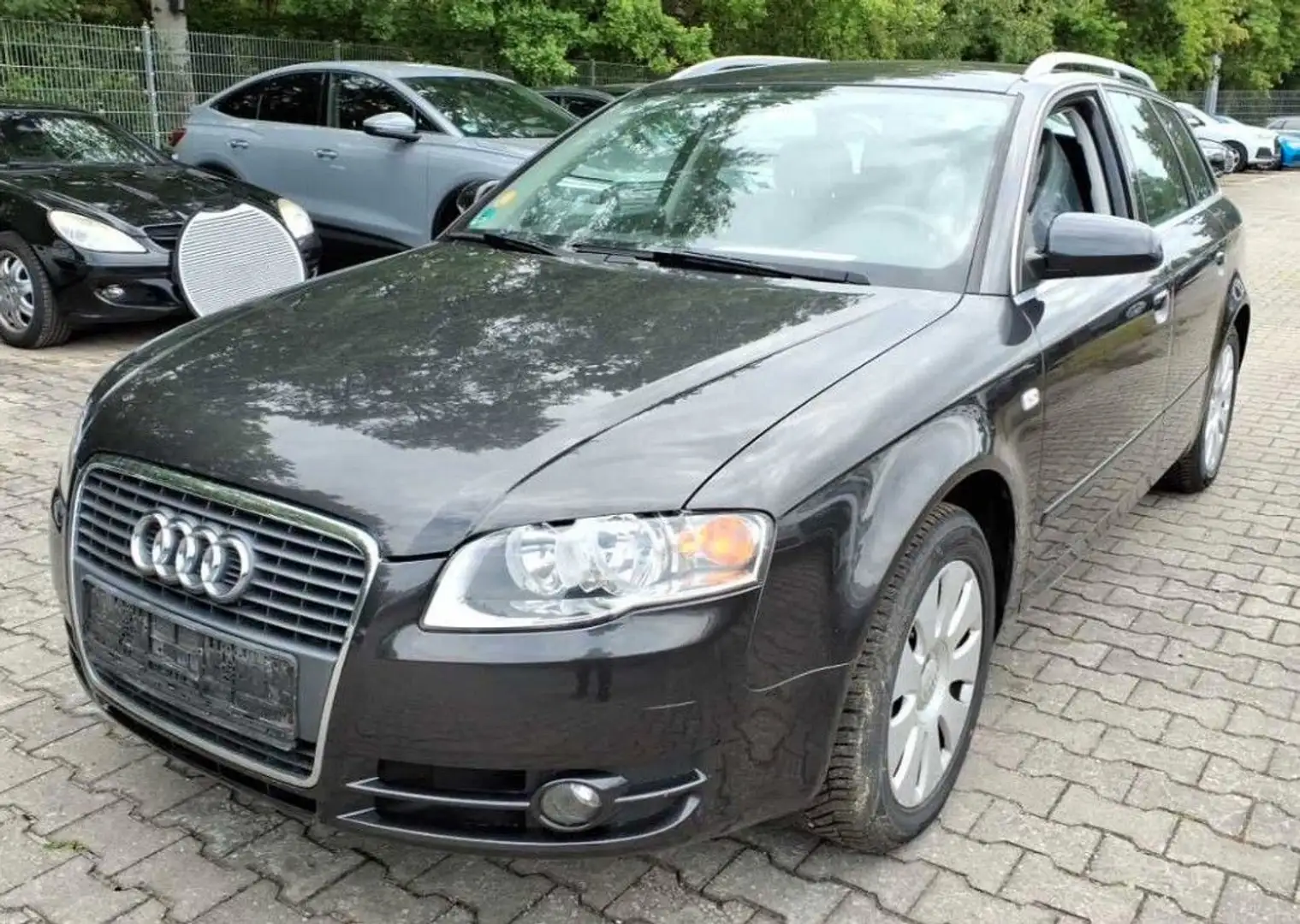 Audi A4 Avant 2.0 TDI Grau - 1