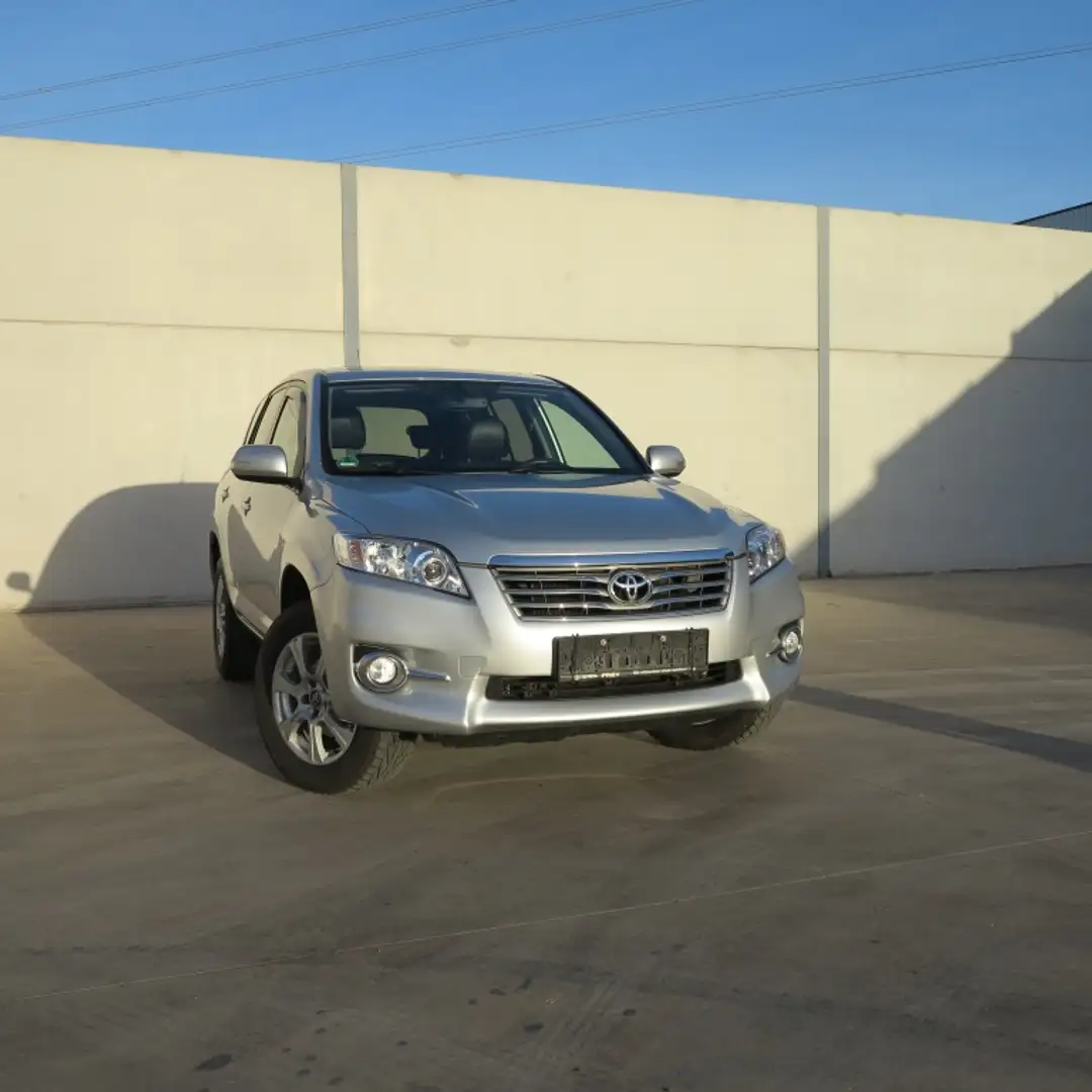 Toyota RAV4 2.2D-CAT Executive 4x4 CS ADS Plateado - 2
