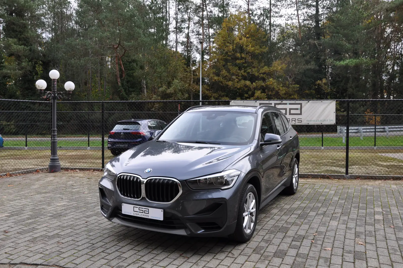 BMW X1 sDrive18i AUTOMAAT - BENZINE - EURO 6d Grijs - 1