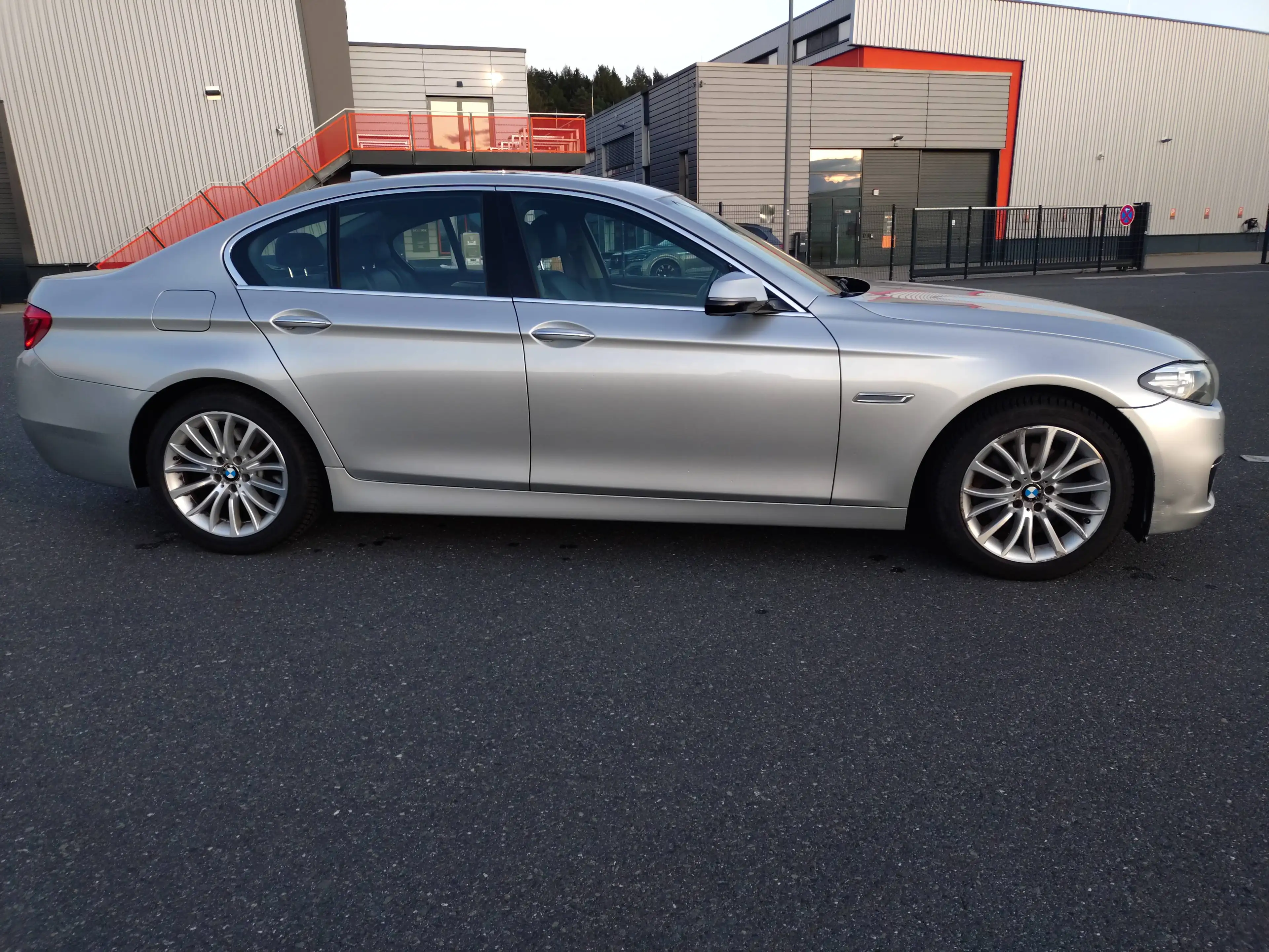 BMW 528 Xdrive — photo 5
