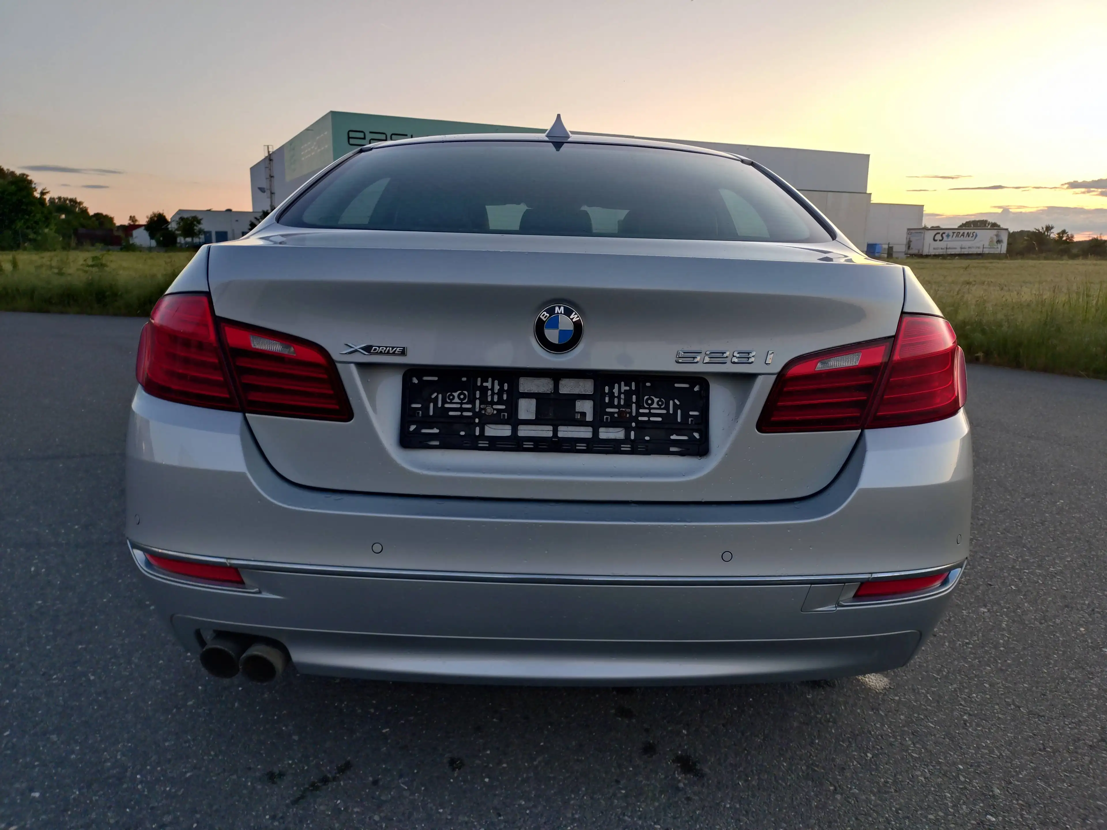 BMW 528 Xdrive — photo 2