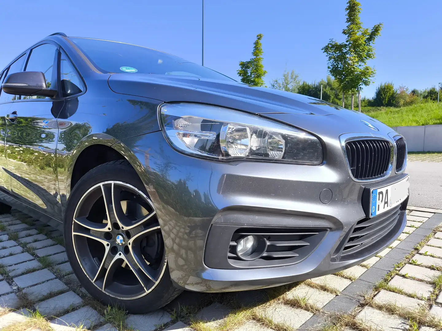 BMW 218 218i Gran Tourer Advantage Grau - 1