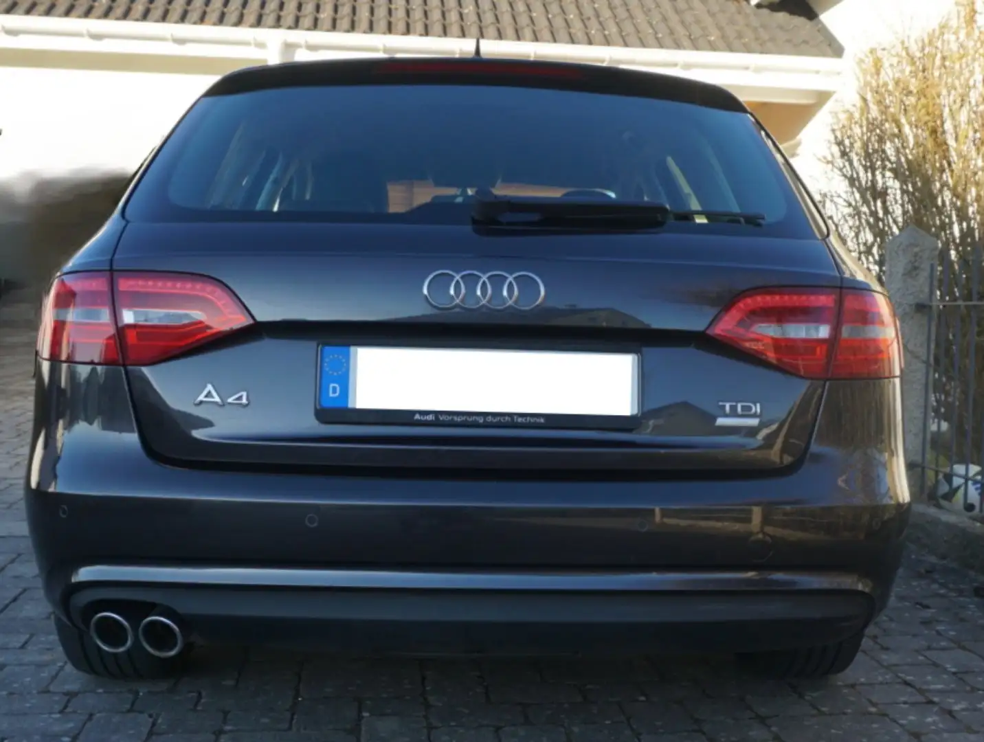 Audi A4 A4 Avant Diesel Avant 2.0 TDI ultra DPF Ambition Grau - 2