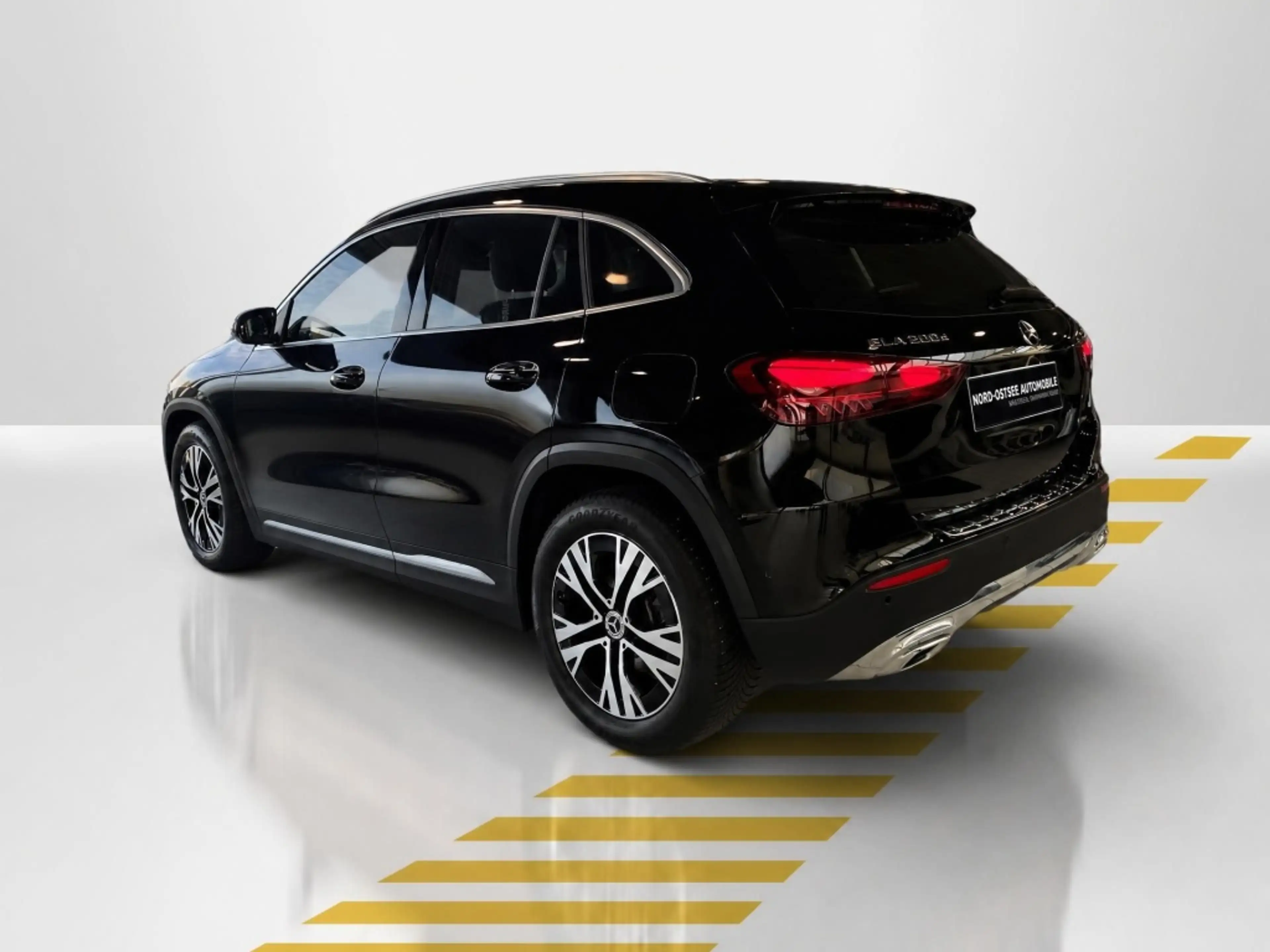 Mercedes-Benz GLA 200 d PROGRESSIVE AHK ADV. MBUX LED — photo 13