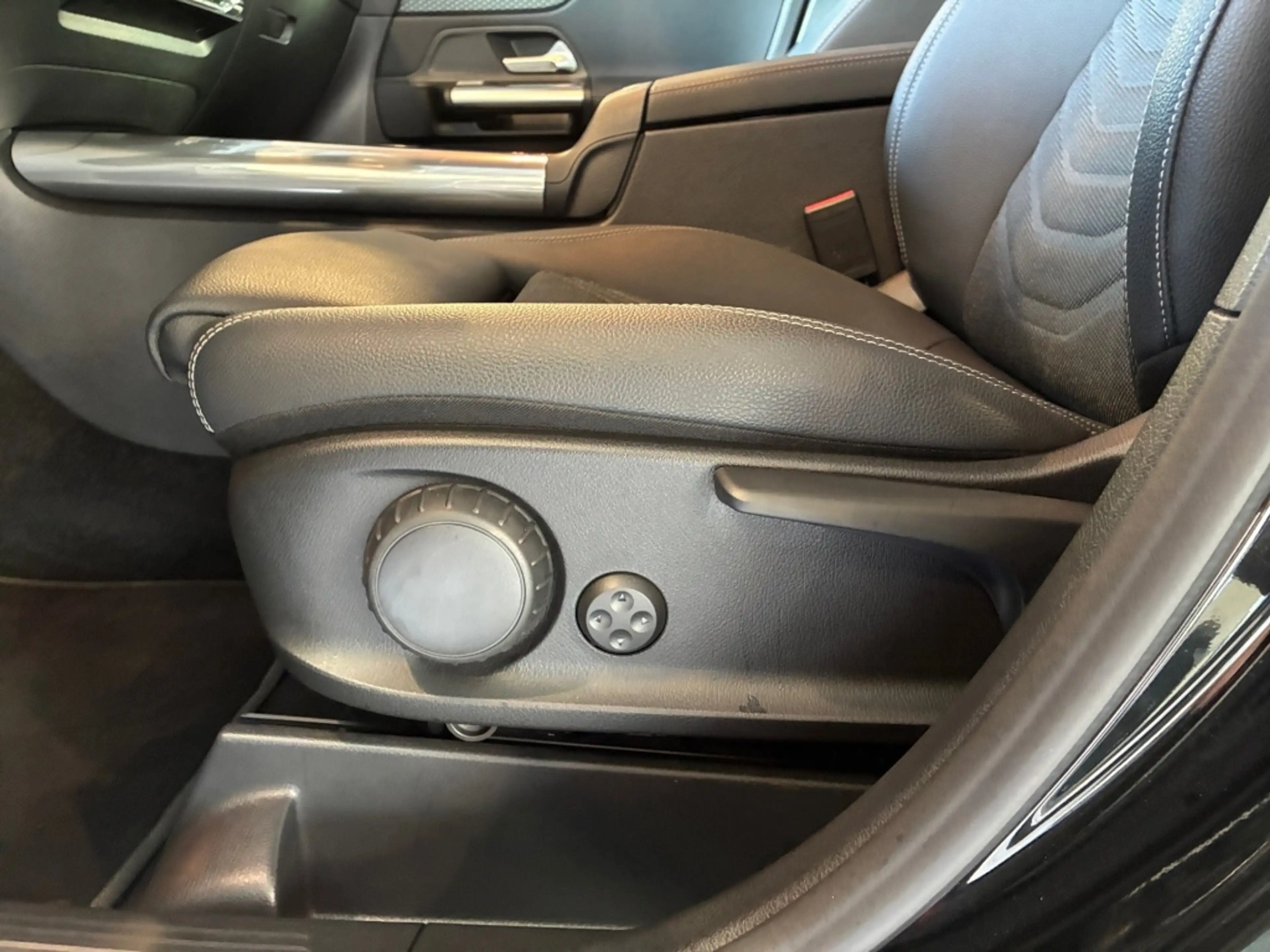 Mercedes-Benz GLA 200 d PROGRESSIVE AHK ADV. MBUX LED — photo 9