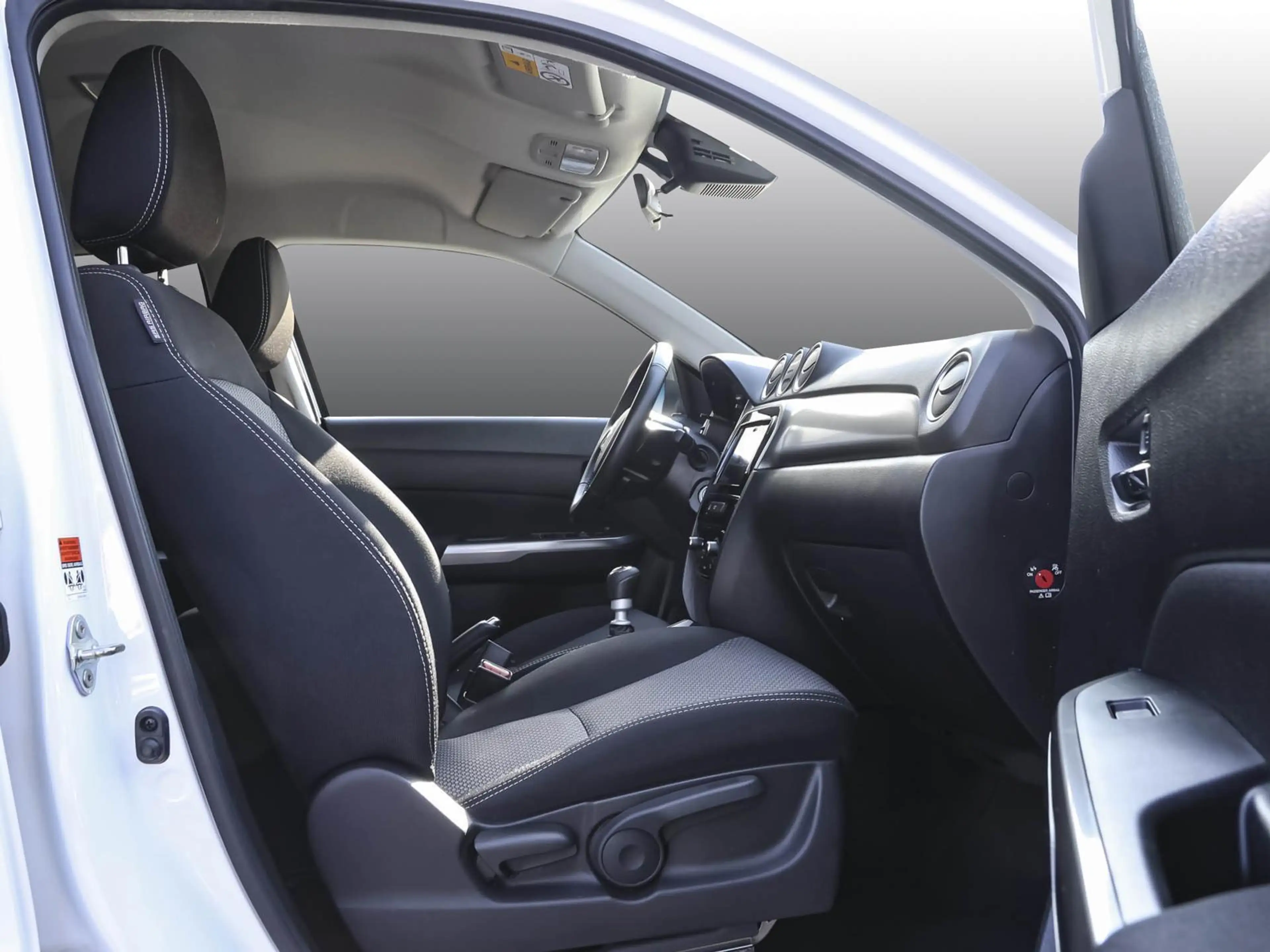 Suzuki Vitara 1.4 DITC HYBRID 4x2 Comfort SHZ PDC KLIMA — photo 3