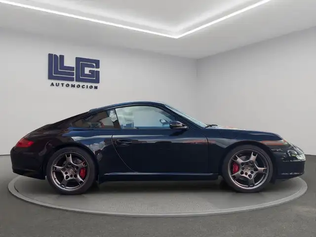 Porsche 911 view 4