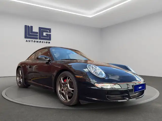 Porsche 911 view 3