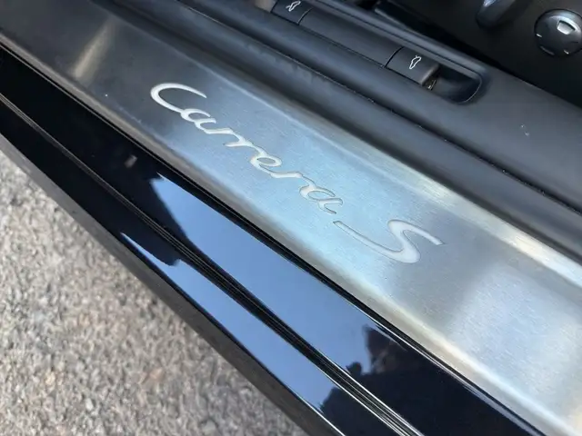 Porsche 911 view 21